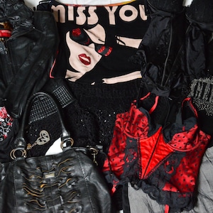 Lot De 150 Pièces De Vêtements Vintage Et Années 2000 - Pour Revendeur En Gros - Très Bon état