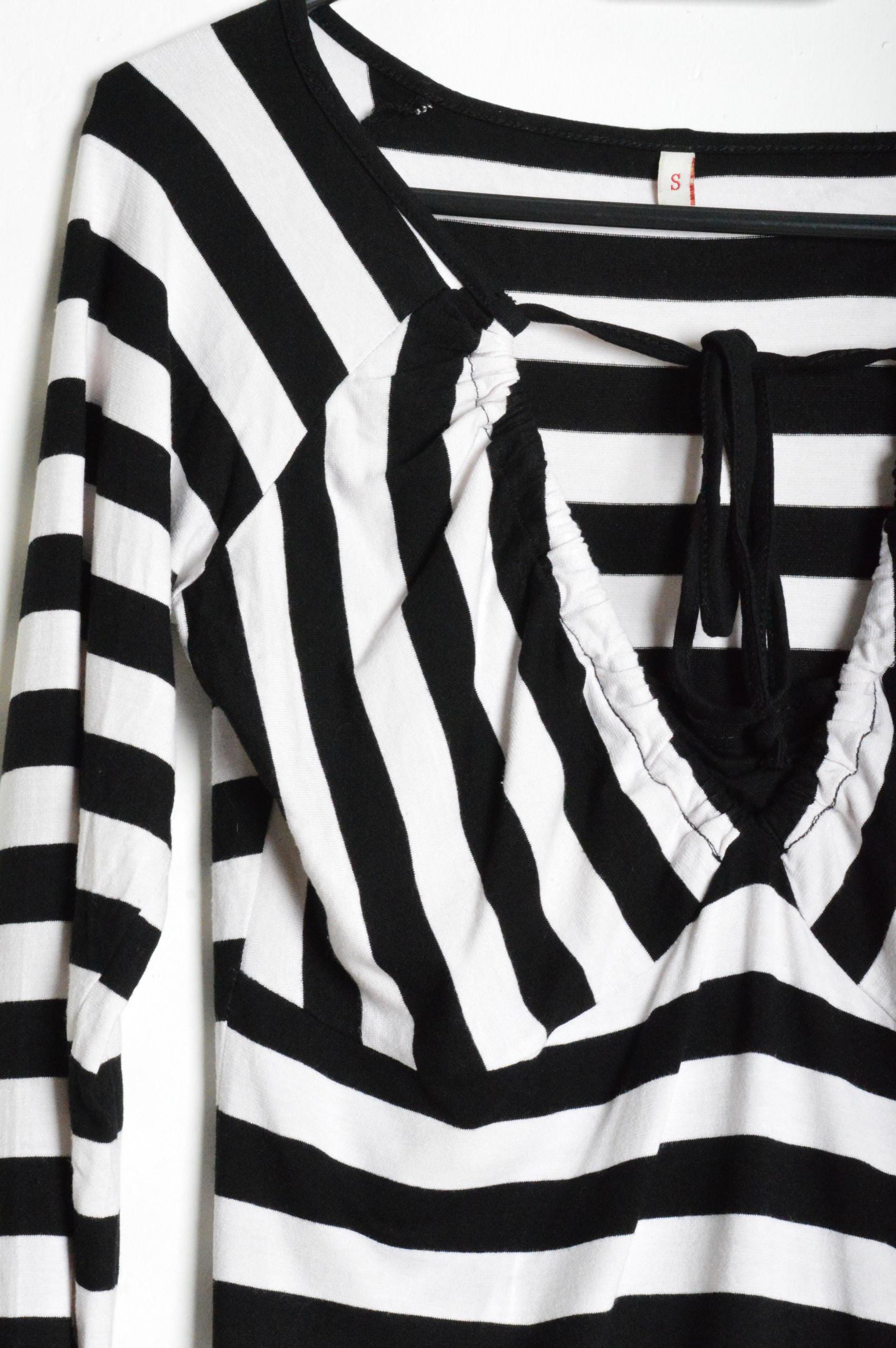 Y2K Black White Striped V-neck Long Sleeve Grunge Womens Top Size 