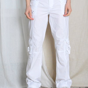 Pantalon cargo blanc Y2K en coton léger pour femmes, tour de taille 31 po. image 2