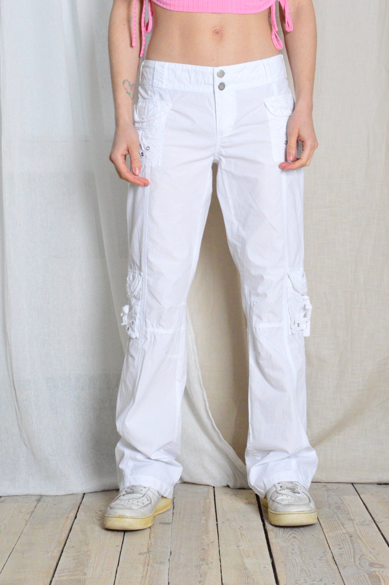 Pantalon cargo blanc Y2K en coton léger pour femmes, tour de taille 31 po. image 2