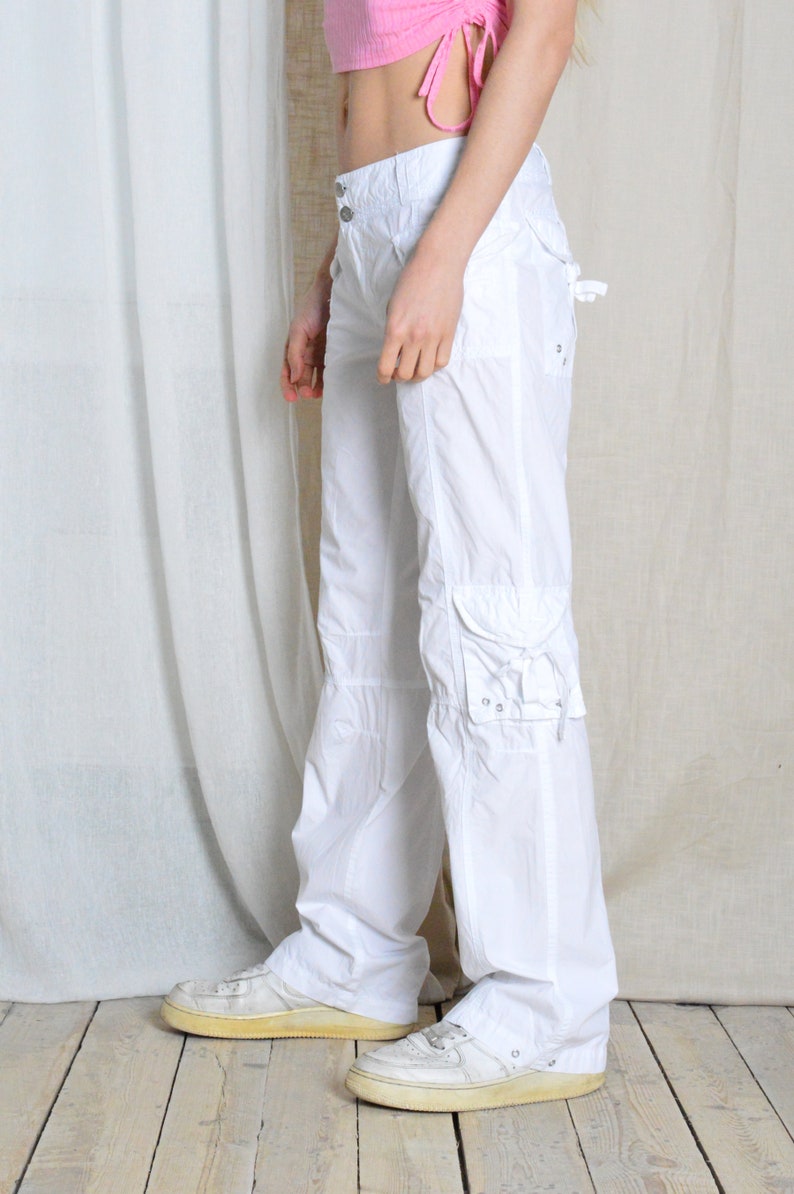 Pantalon cargo blanc Y2K en coton léger pour femmes, tour de taille 31 po. image 5