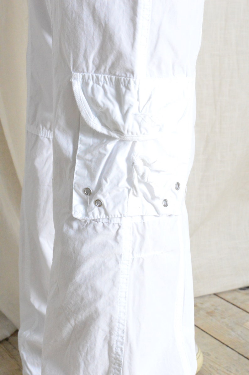 Pantalon cargo blanc Y2K en coton léger pour femmes, tour de taille 31 po. image 4