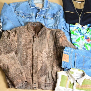 Confezione da 100 pezzi di abbigliamento da uomo vintage anni '70, '80, '90