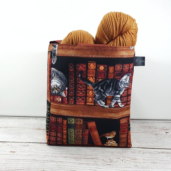 Rice Bag Projekttasche Katzen und Bücher Größe S , Nadelgarage optional