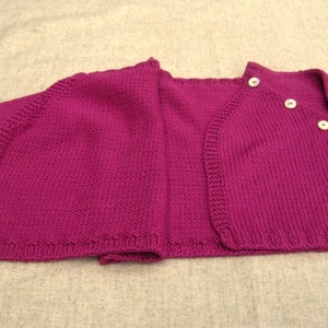 Strickanleitung Schlüttli, Strickjacke Gr. 50-104, Baby-Strickjacke Anleitung, Strickmuster Strickjacke, Wickeljacke Kleinkind Bild 2