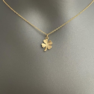 Minimal Clover Necklace – Gold or Silver Plated Necklace | Lucky Four Leaf Pendant Necklace | Simple Everyday Jewelry | Minimalist Gift