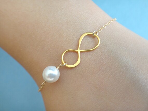 Stunning Infinity Pearl Bracelet Stunning Infinity Pearl Bracelet