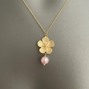 Gold Flower & Pink Pearl Necklace – Elegant Nature-Inspired Jewelry | Floral Charm Pendant | Minimalist Design | Gold or Silver Plated