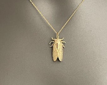 Gouden cicadeketting – op de natuur geïnspireerde sieraden | Insectenbedelhanger | Symbolische minimalistische sieraden | Verguld of verzilverd | Cadeau voor haar