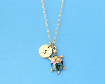 Personalized necklace Initial disc necklace Animal necklace Rainbow turtle necklace Gold necklace Gift for women Gift for friendship