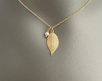 Minimal Leaf Necklace – Gold or Silver Leaf Necklace with Pearl | Nature Inspired Pendant Necklace | Simple Everyday Jewelry