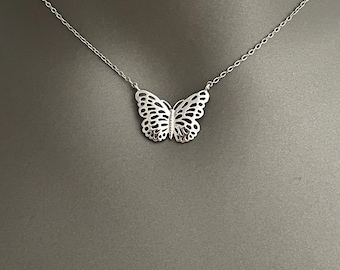 Vlinderketting met hanger – Verzilverde vlinderketting | Sierlijke natuursieraden | Minimale alledaagse ketting | Cadeau vlinderliefhebbers