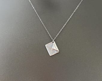 Collar con colgante de sobre plateado, collar con colgante de carta de amor, delicado dije de tarjeta, regalo de joyería para ella.