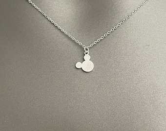 Petit collier inspiré de Mickey - Bijoux minimalistes en or ou en argent | Petit pendentif charm mignon | Cadeau quotidien pour elle inspiré de Disney