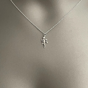 Eidechse Anhänger Halskette – Vergoldet/Versilbert Charm Schmuck | Niedliche Gecko Halskette | Minimales Reptilien Liebhaber Geschenk, Tier Natur Schmuck