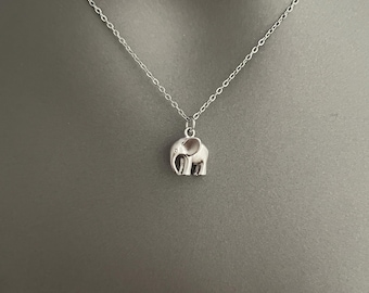 Olifant ketting – Minimalistische zilveren olifant hanger | Verzilverde sierlijke ketting | Geluksdierensieraden | Alledaags cadeau voor haar