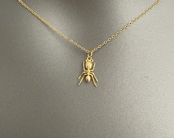 Gouden of zilveren mierketting – unieke op de natuur geïnspireerde sieraden | Insectenbedelhanger | Sierlijke insectenketting | Minimalistisch cadeau voor haar