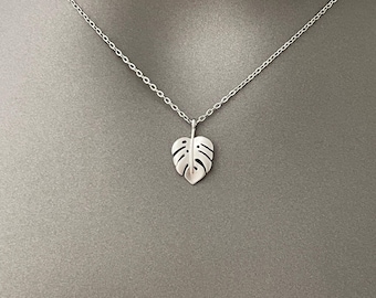 Collier pendentif feuille de Monstera miniature, plaqué or/argent, bijou délicat inspiré par la nature, cadeau pour elle