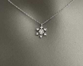 Schneeflocken Anhänger – Schmuck Winter-inspirierter Schmuck | Silber oder vergoldet | Zierliche Schnee Anhänger | Geschenk für Sie | Winter-Halskette