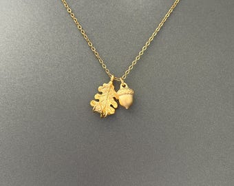 Collar de bellota y hoja de roble – Colgante inspirado en la naturaleza / Oro / Collar con dije chapado en plata / Joyería de bosque / Regalo de otoño para ella