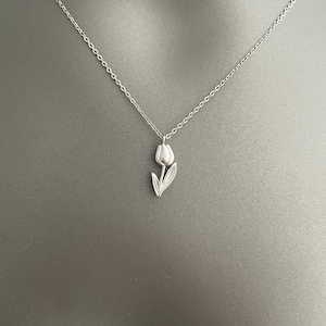 Tulip Flower Necklace – Minimalist Floral Jewelry | Gold or Silver Plated | Simple Bloom Pendant | Nature-Inspired Design | Gift for Her