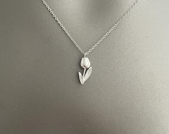 Tulpenketting - Minimalistische bloemensieraden | Verguld of verzilverd | Eenvoudige Bloom-hanger | Op de natuur geïnspireerd ontwerp | Cadeau voor haar