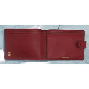 Cartera Rolex vintage de piel roja con dos pliegues y logotipo de corona dorada y cierre a presión
