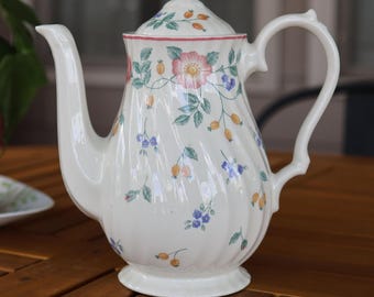 Vintage Briar Rose Churchill Staffordshire England Floral Teapot 9