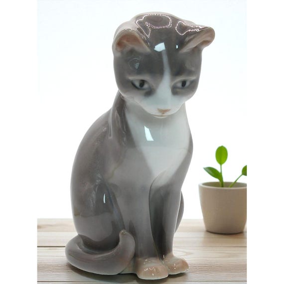 Vintage Royal Copenhagen B&G #1876 Gray White Cat Figurine Denmark