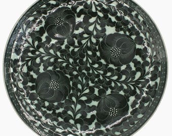 Prato de prato chinês antigo de celadon verde com motivo floral de peônia, 14&quot; marcado