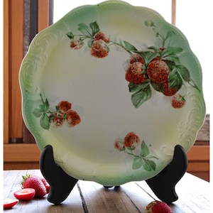Antique Sèvres French Porcelain Plate With Hand-Painted Strawberries & Green Gradient Design 9.5&quot; Scalloped Edge