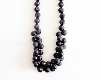 Collier vintage perles noires ciselées fleurs - Années 70