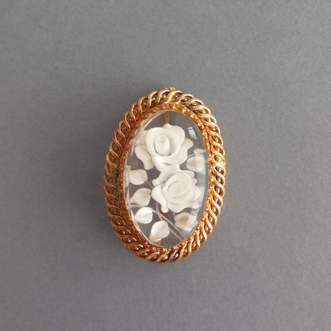 BROCHE ancienne LUCITE gravée de BOGUES de CHATAIGNIERS ART DECO