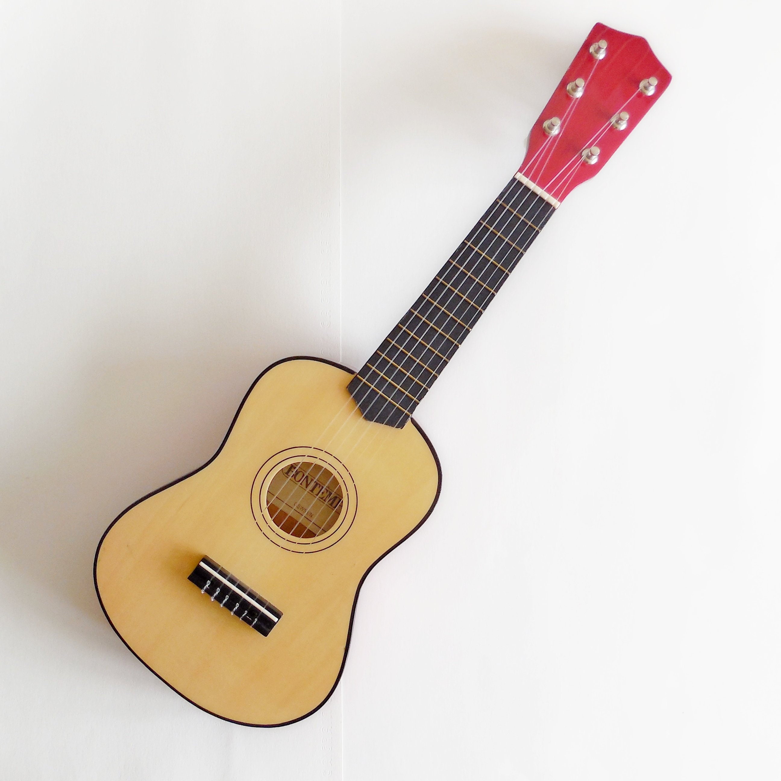 Guitare enfant personnalisée en bois - 6 cordes