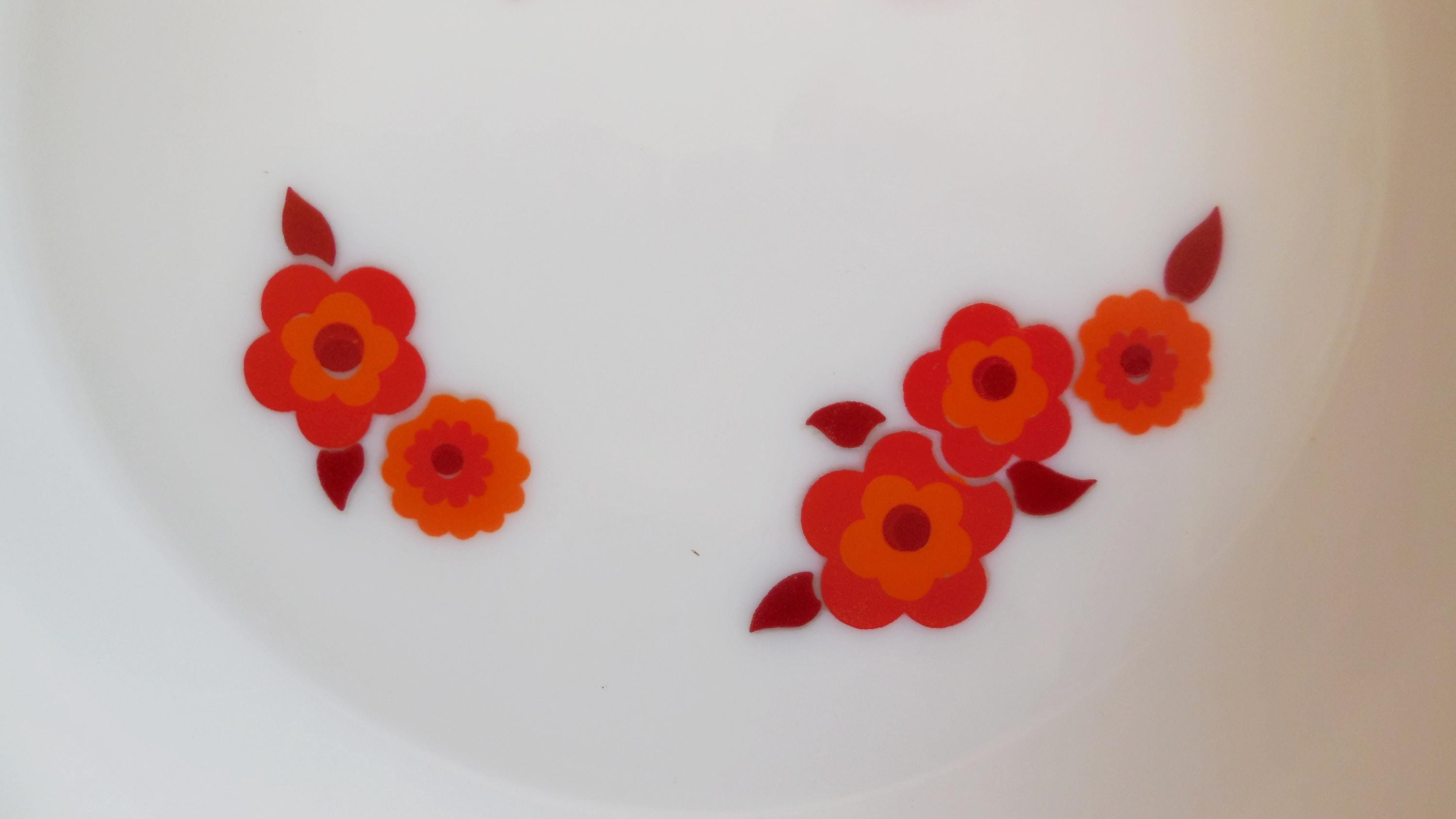 Grand plat arcopal modèle lotus orange vintage - Arts de la table