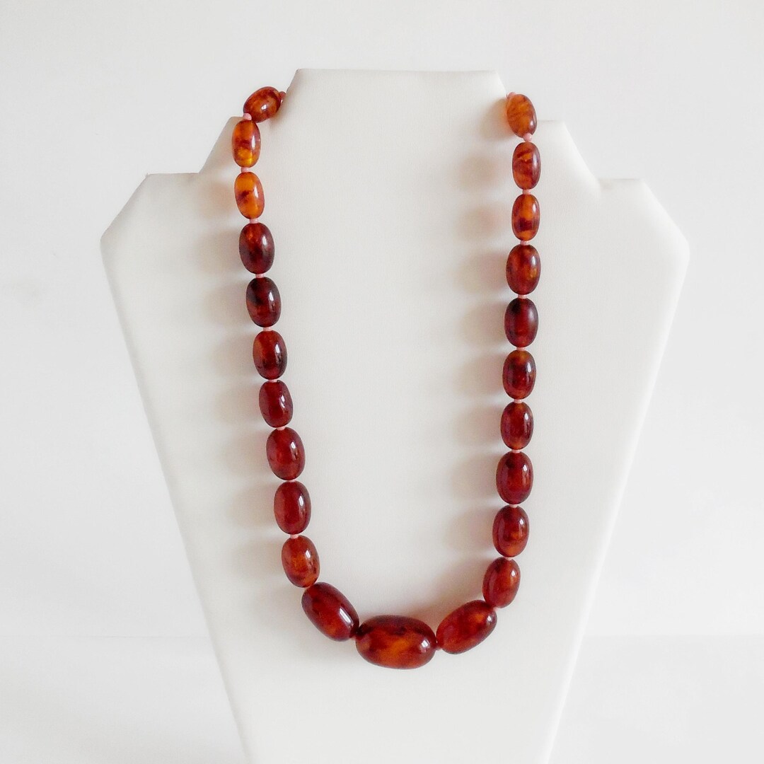 Tour De Cou (collier) Années 1960/1970 En Perles De Verre Fondu Couleur Cerise - Vintage Occasion