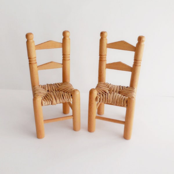 Chaises de poupée vintage paillées, en bois - Meubles de poupée -Lot de 2 -  Années 70-80