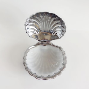 Beurrier coquillage en métal et verre - Années 70