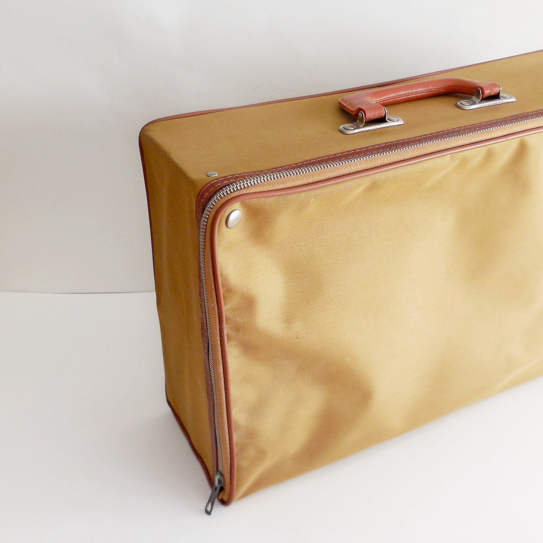 Valise Vintage Années 60 - Poignée Bakélite Et Coins Laiton - Durable
