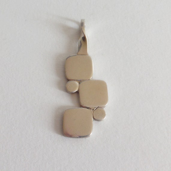 Pendentif seventies en argent massif.
