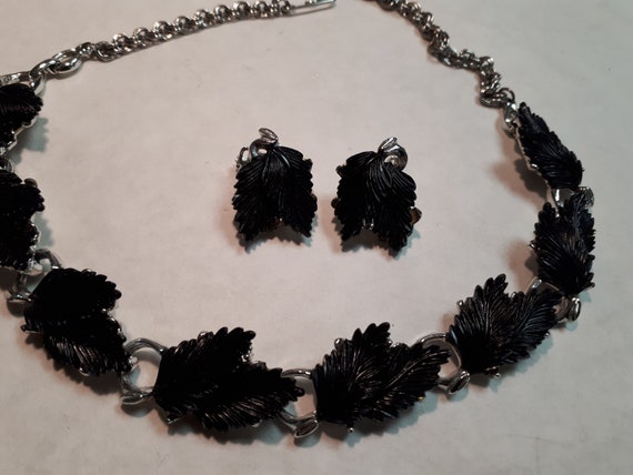 BLACK vintage LEAF necklace & earrings, like Lisn… - image 4