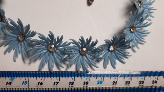 Blue soft plastic feathery floral necklace, RS ce… - image 6