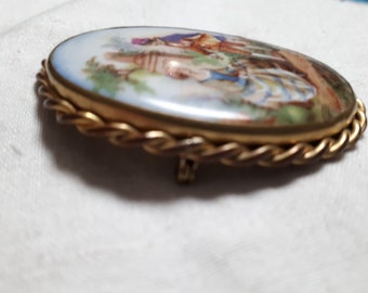 Grande Broche Ancienne - Scène En Porcelaine De Limoges, Monture En Laiton - Bijou Vintage Occasion