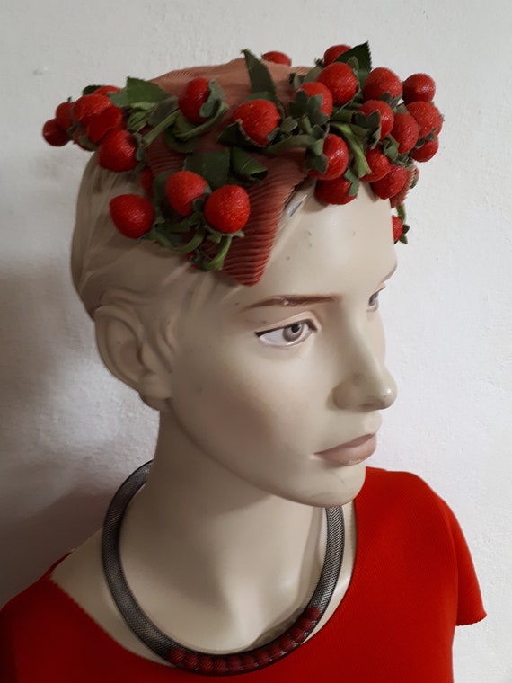 Vintage RED hat, crinol, berries, velvet, forties… - image 6