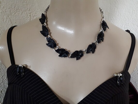 BLACK vintage LEAF necklace & earrings, like Lisn… - image 5