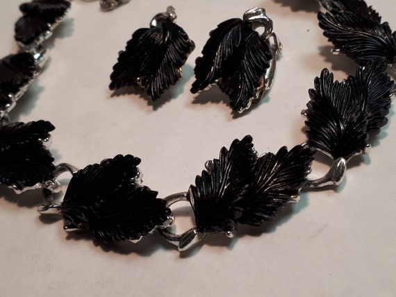 BLACK vintage LEAF necklace & earrings, like Lisn… - image 1