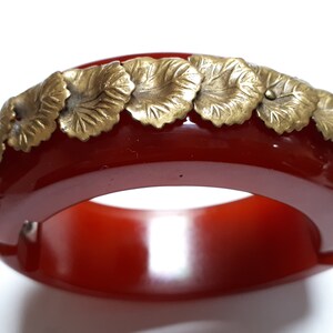 BAKELITE & brass clamper and brooch, forties, superb design, brick red or tea.