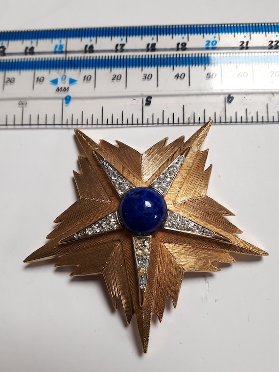 Star shaped brooch gold-tone designer SA brooch w… - image 2