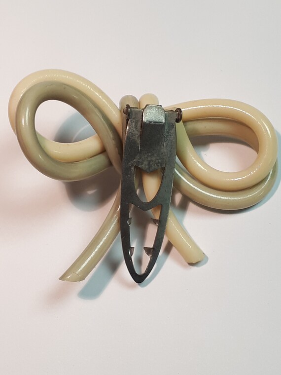 BOWS three vintage acrylic celluloid bow brooches… - image 8
