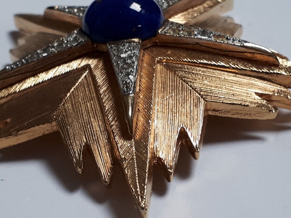 Star shaped brooch gold-tone designer SA brooch w… - image 9